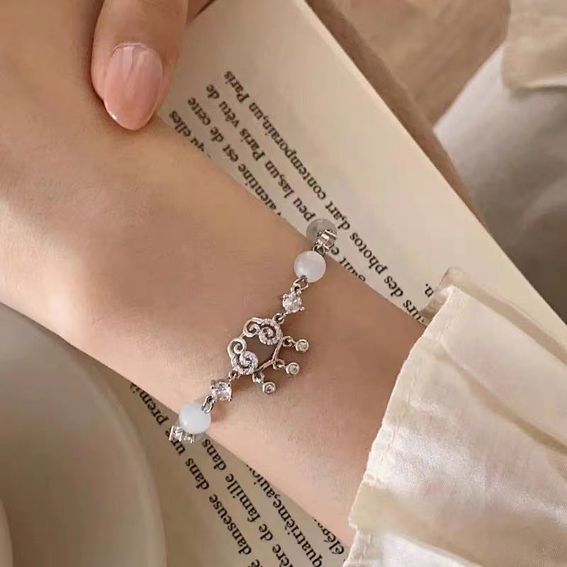 Damen Charmantes Schmuckarmband mit funkelnden Kristallakzenten Shop Nory
