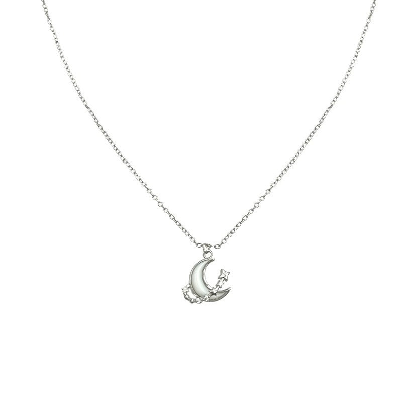 Damen Halskette mit elegantem Mondanhänger und funkelnden Kristallakzenten Shop Nory