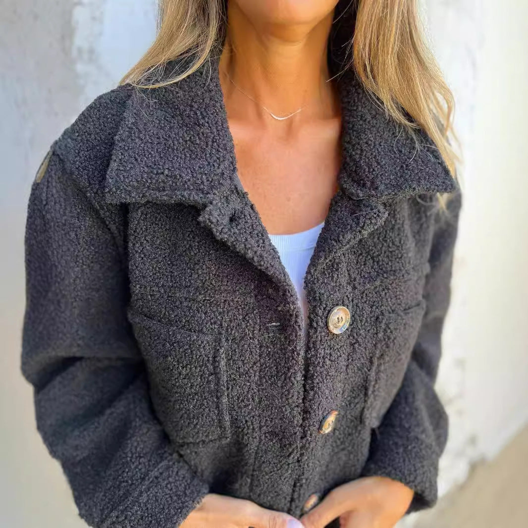 Damen nan kurze Teddyjacke mit Reverskragen, Knopfleiste und aufgesetzten Taschen Shop Nory