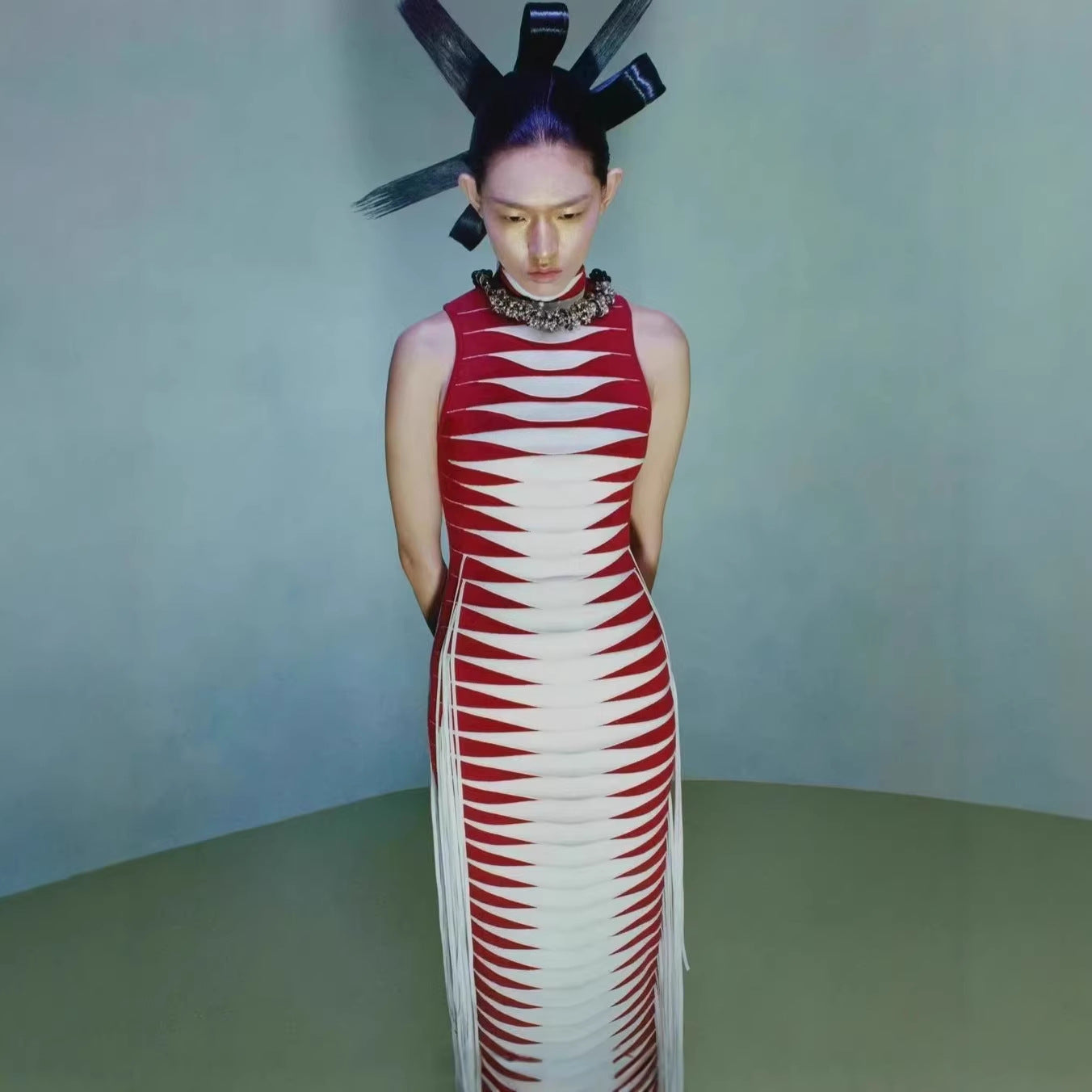 Damen körperbetontes Maxikleid mit Fransen und grafischem Design