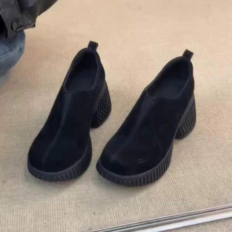 Damen Plateau-Slip-On mit skulpturaler Lug-Sohle und gepolstertem Komfortfußbett Shop Nory