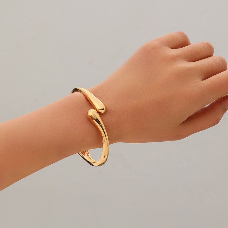 Damen Offener Armreif mit elegantem, skulpturalem Design Shop Nory