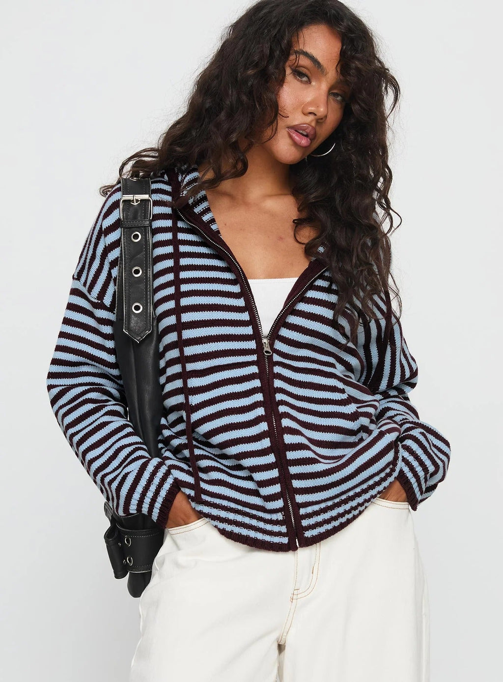 Damen Cardigan im gestreiften Design mit hochwertigem Reißverschluss und lässigem Schnitt Shopnory