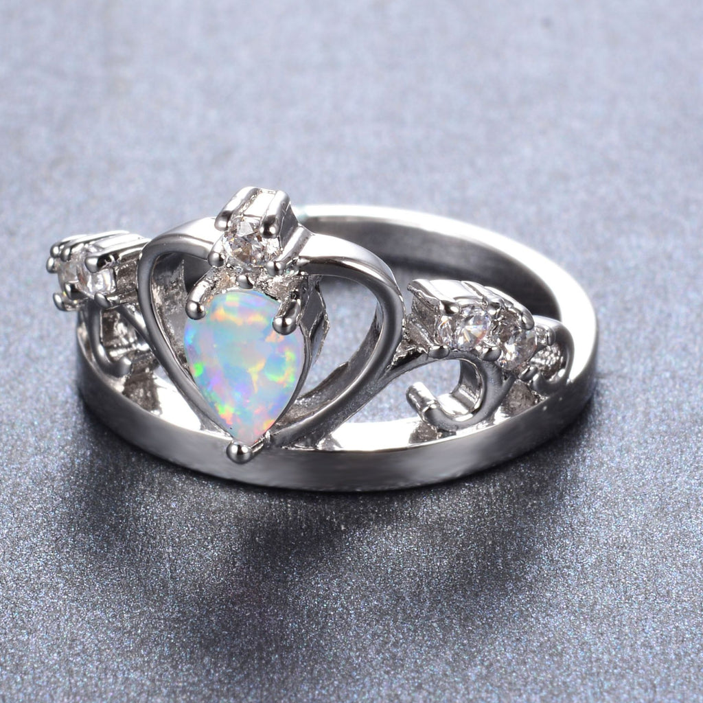 Damen Ring mit herzförmigem Opal und funkelnden Zirkonia-Details Shop Nory