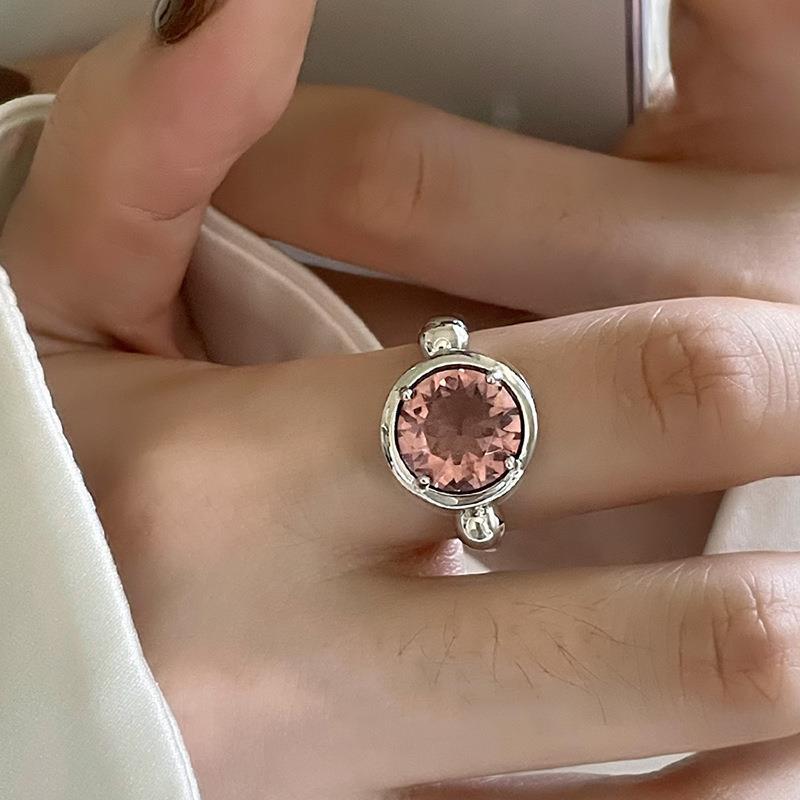 Damenring mit hochwertigem, facettiertem Edelstein-Shop Nory
