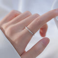 Damen filigraner Silberring mit gewundenem Design und funkelnden Akzenten Shop Nory