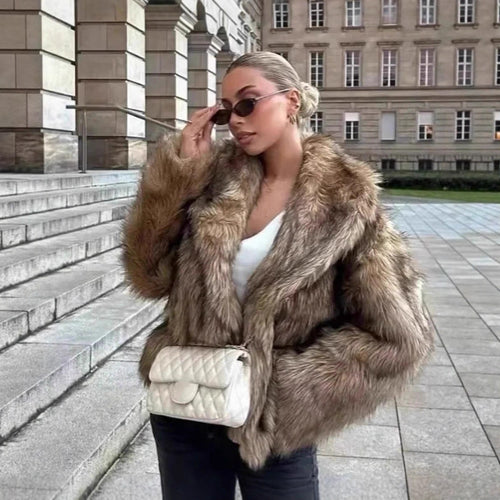 Damen Kurz geschnittene voluminöse Kunstpelzjacke mit Oversize‑Schalkragen Shop Nory