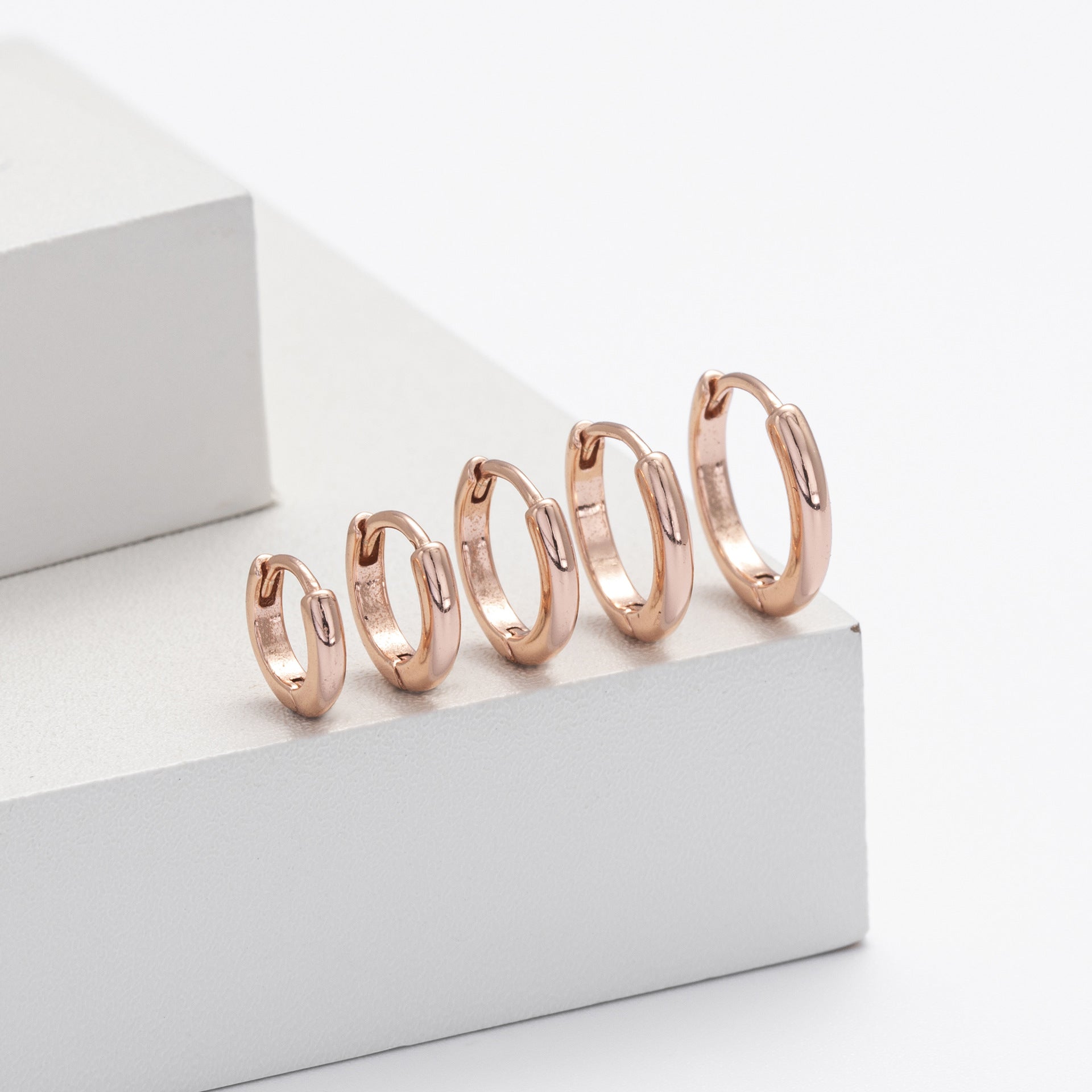 Damen Ohrcreolen mit modernem, minimalistischem Design aus hochwertigem 925 Sterling Silber Shop Nory