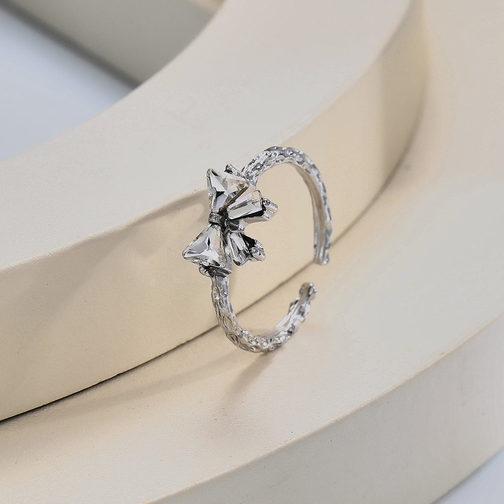 Damenring mit floralem Design und funkelnden Zirkonia Shop Nory 1781548637