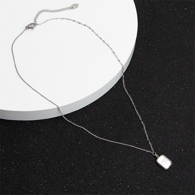 Damen Kette mit graviertem Medaillon und eleganter Gliederung Shop Nory