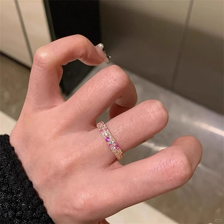 Damen Ring mit funkelndem Kristallbesatz und einzigartigem Design Shop Nory