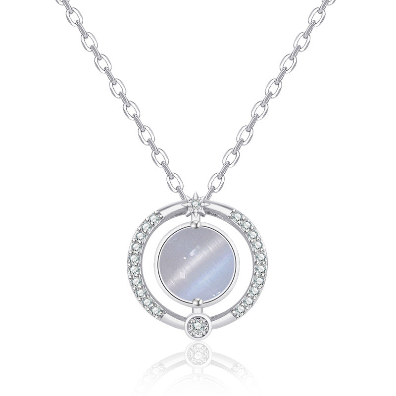 Damen Halskette mit kunstvollem rundem Anhänger und funkelnden Zirkonia-Details Shop Nory