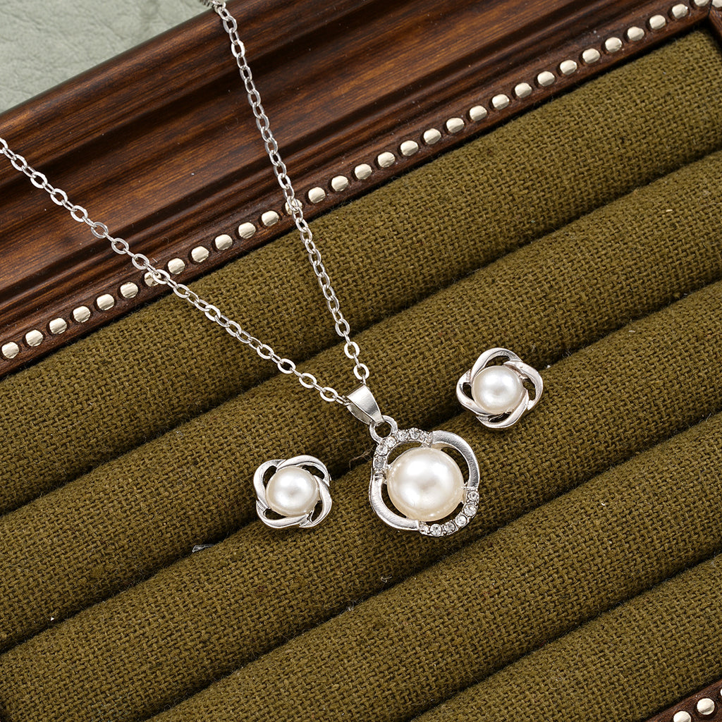 Damen Schmuckset mit eleganten Perlen und funkelnden Akzenten Shop Nory