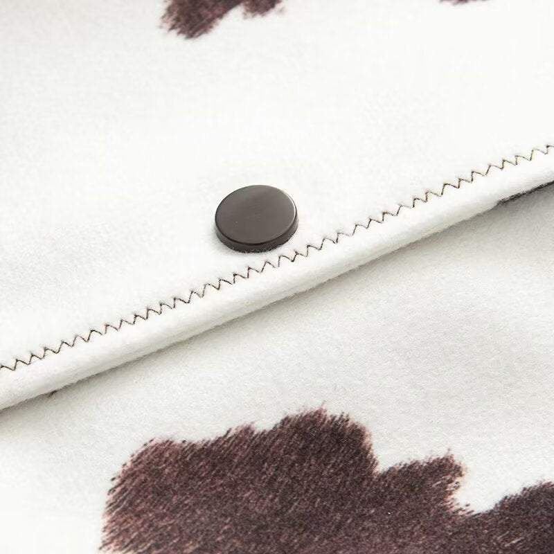 Damen Cropped Hemdjacke im Boxy-Cut mit Kuhflecken-Print und Druckknopfleiste Shop Nory