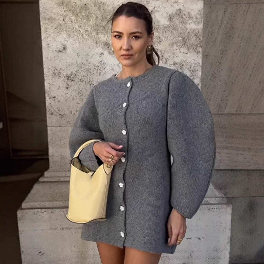Damen Strick-Minikleid-Cardigan mit voluminösen Ballonärmeln und Zierknopfleiste Shop Nory