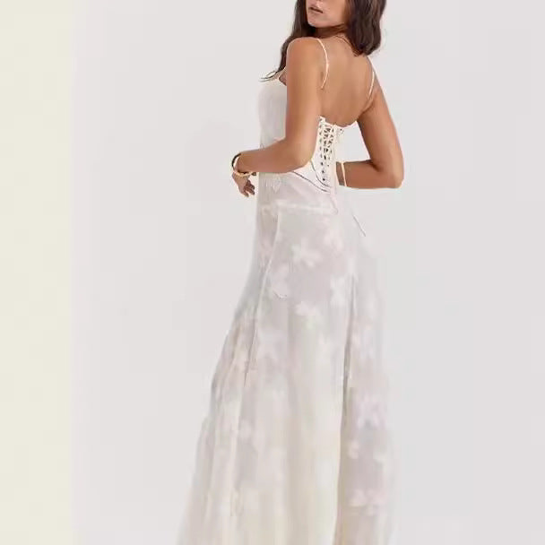 Damen elegantes Abendkleid mit feinen Spitzenverzierungen und Spaghettiträgern