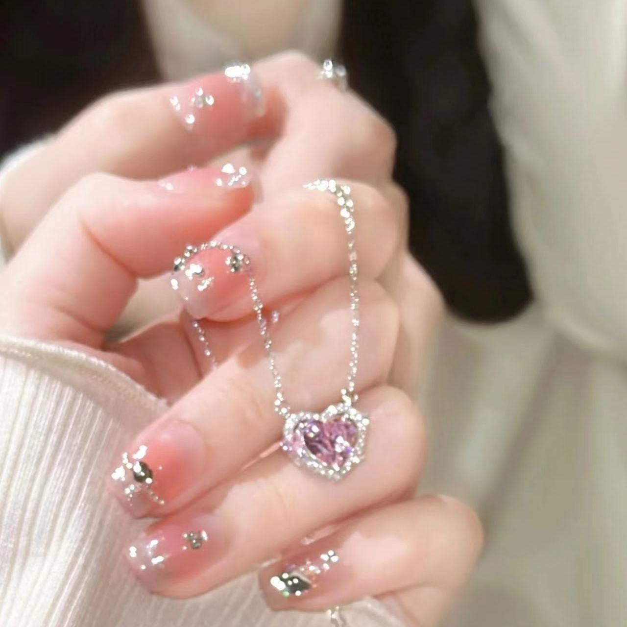 Damen Halskette mit herzförmigem, funkelndem Kristall und eleganter Silberkette Shop Nory