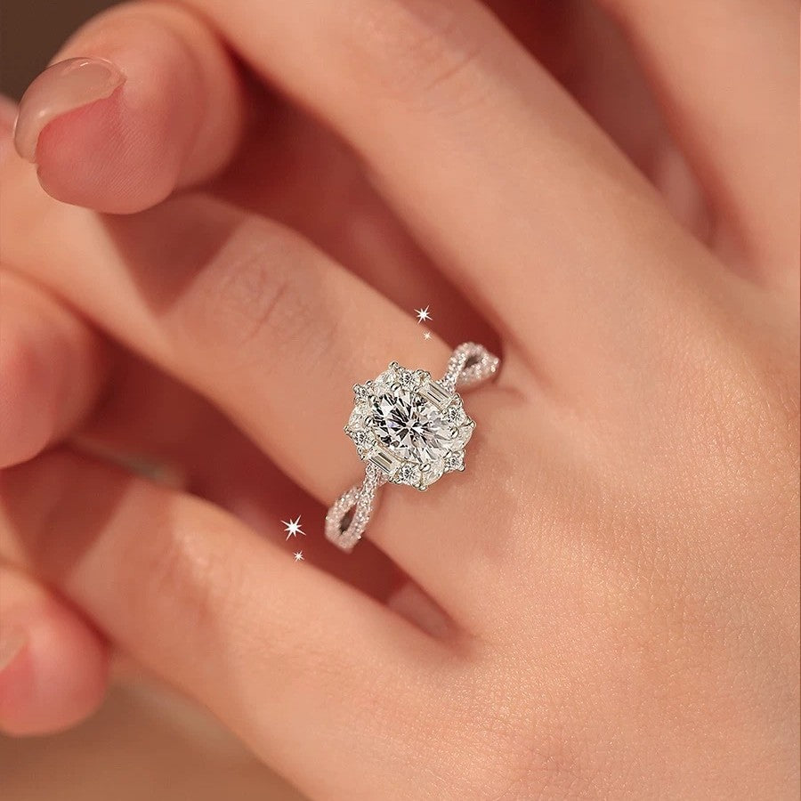 Damen Verlobungsring mit kunstvollem Edelsteindesign und filigranen Akzenten Shop Nory