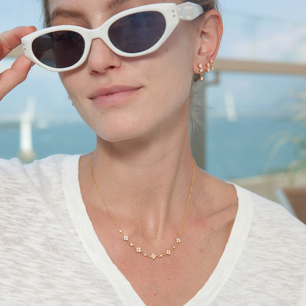 Damen Halskette mit funkelnden Zirkonia-Anhängern und zarter Edelstahlkette Shop Nory