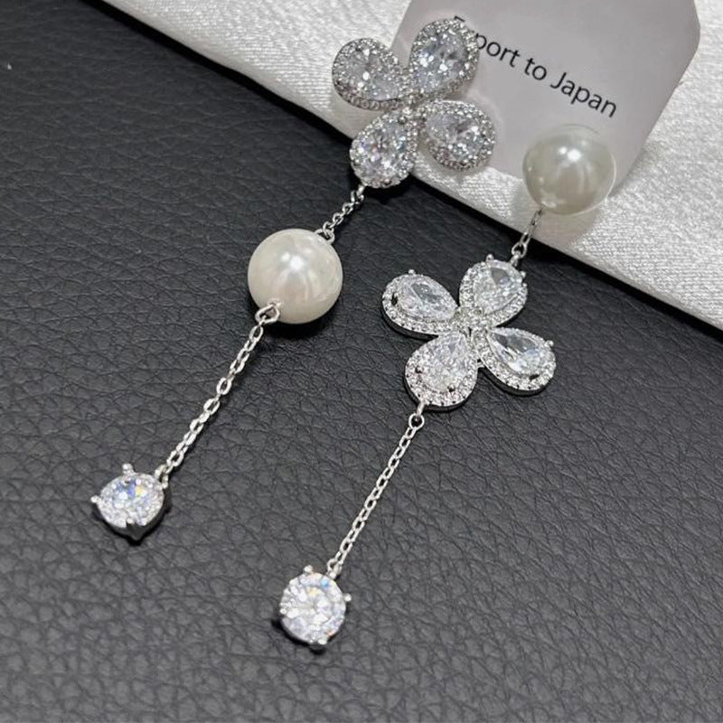 Damen Ohrhänger mit floralem Design, funkelnden Zirkonia und Perlenakzenten Shop Nory