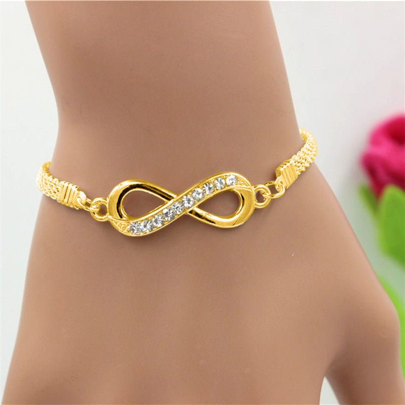 Damen Armband-Set mit funkelndem Herz-, Unendlichkeit- und Kristall-Design Shop Nory