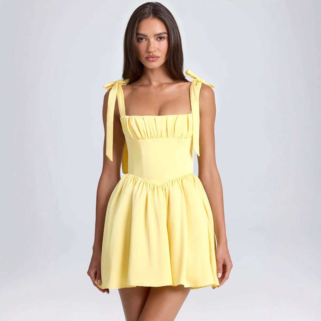 Damen kurzes Kleid mit verstellbaren Trägern und bauschigem Rock