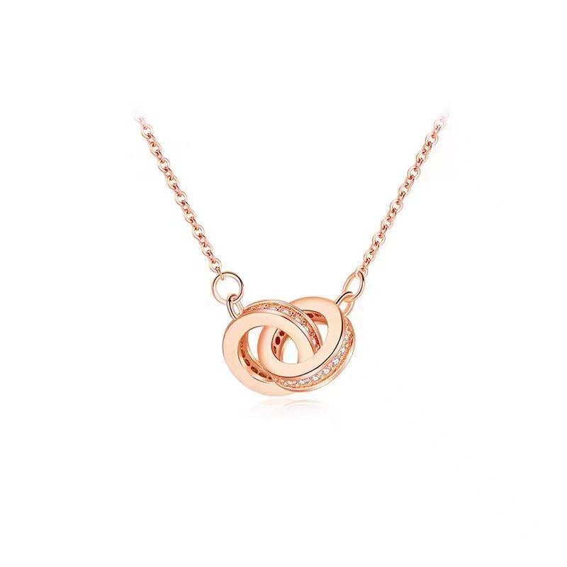 Damen Halskette mit doppeltem Ring-Anhänger und Zirkonia-Verzierungen Shop Nory