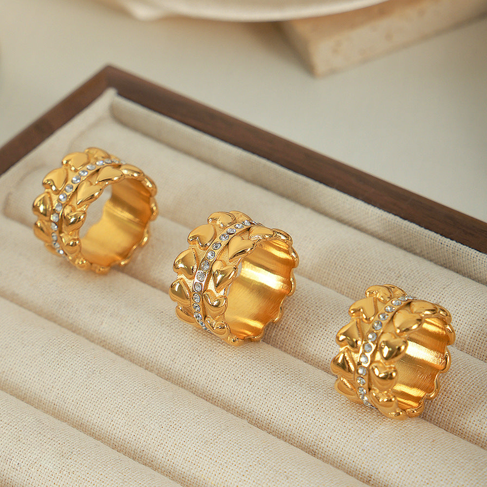 Damenring mit Herzdesign und funkelnden Zirkonia Shop Nory