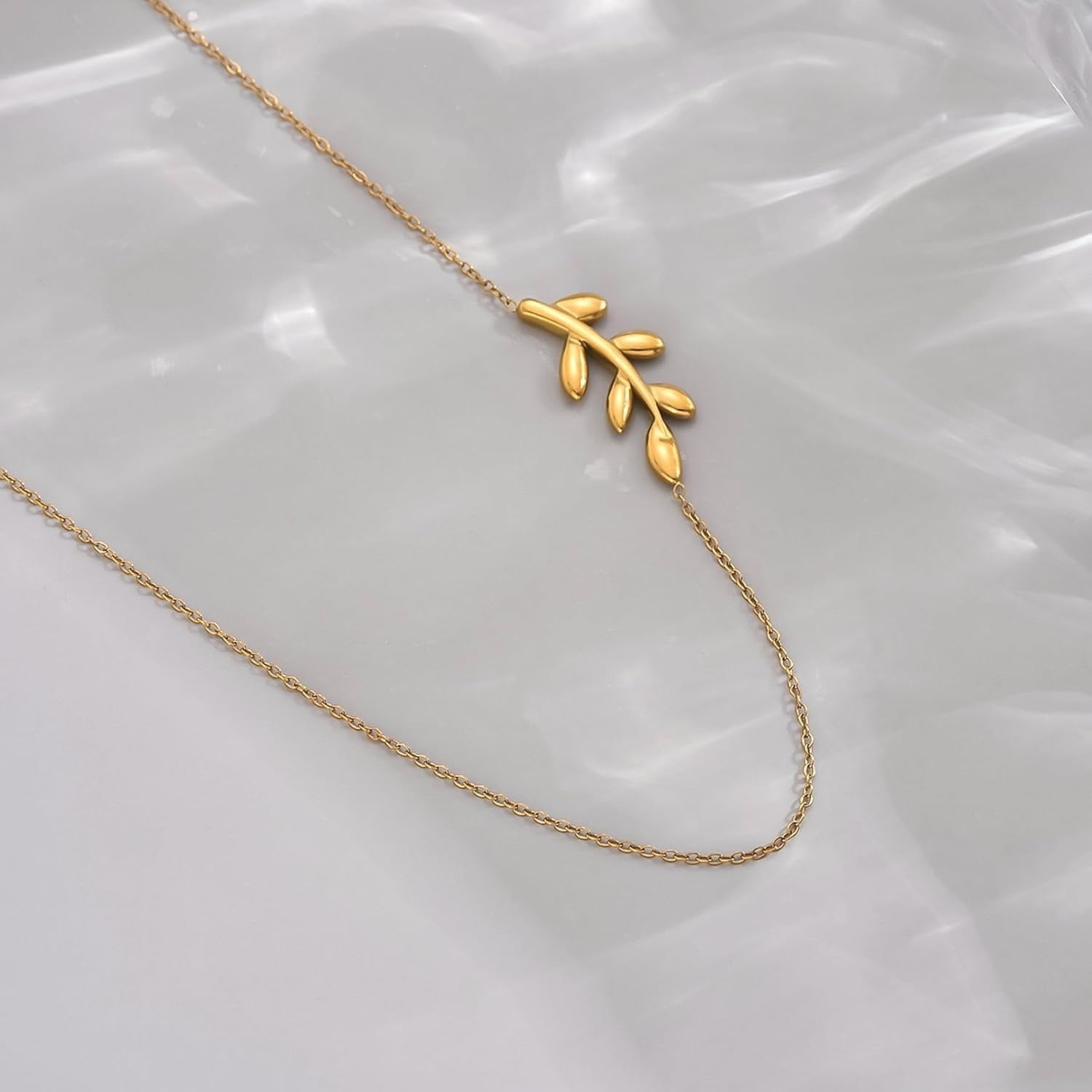Damen Halskette mit stilvollem Pflanzenmotiv und feiner Gliederkette Shop Nory
