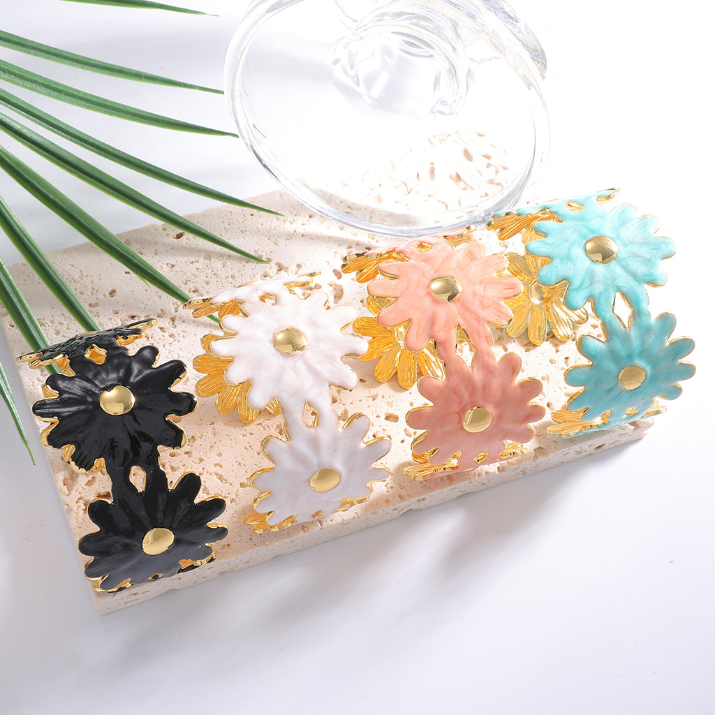 Damen Blumenarmband mit goldenen Akzenten Shop Nory
