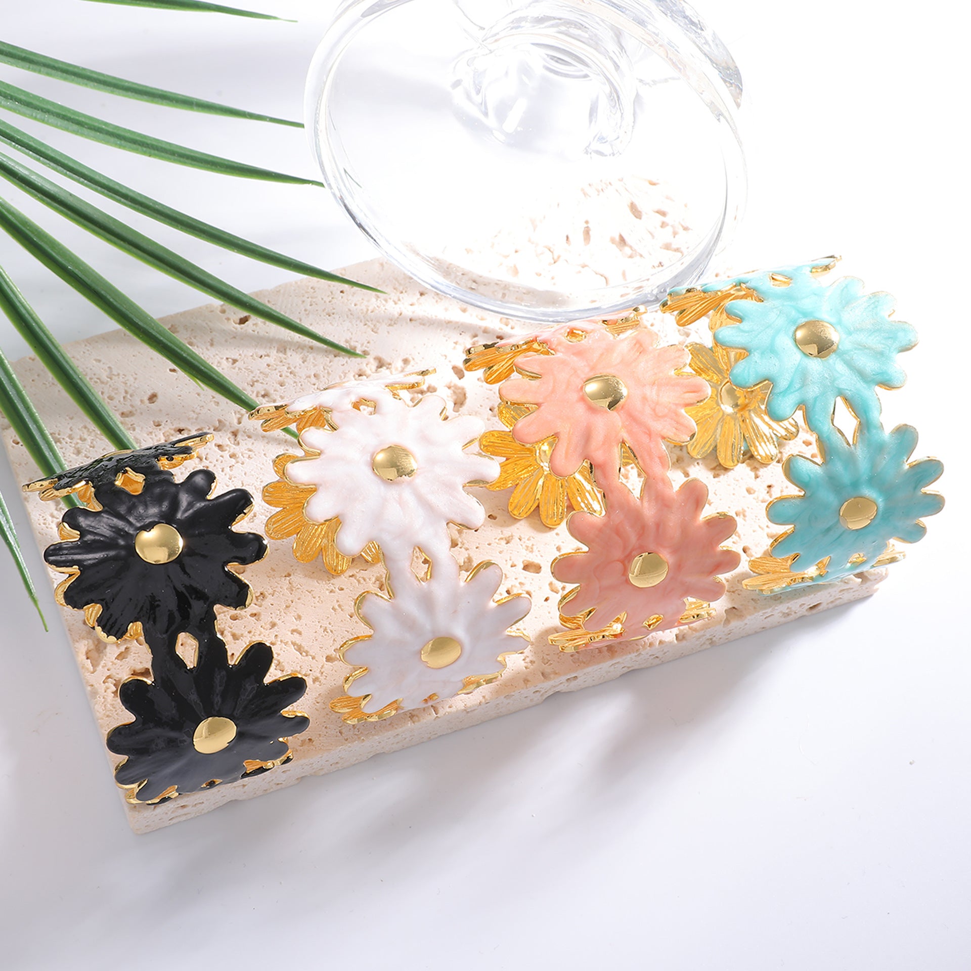 Damen Blumenarmband mit goldenen Akzenten Shop Nory