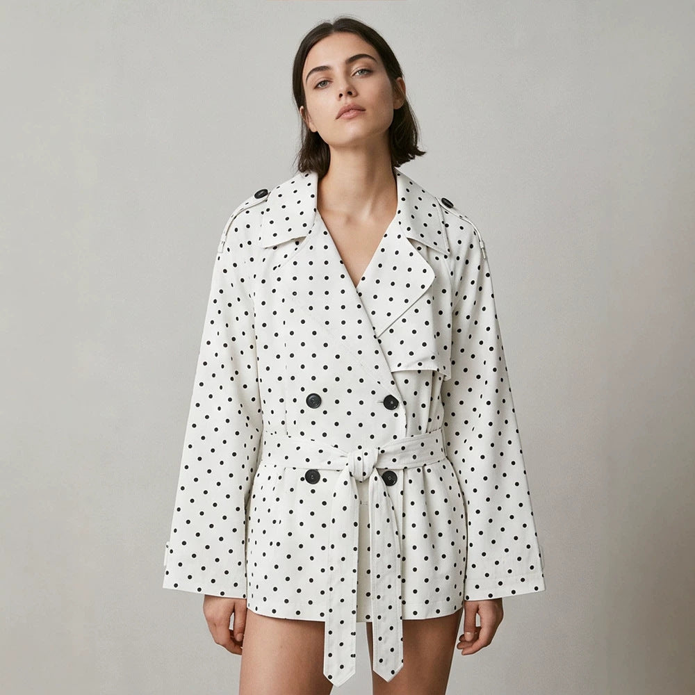 Damen Kurztrench mit Doppelreiher, Taillengürtel und Punkteprint Shop Nory