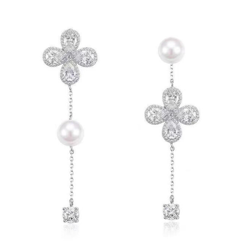 Damen Ohrhänger mit floralem Design, funkelnden Zirkonia und Perlenakzenten Shop Nory