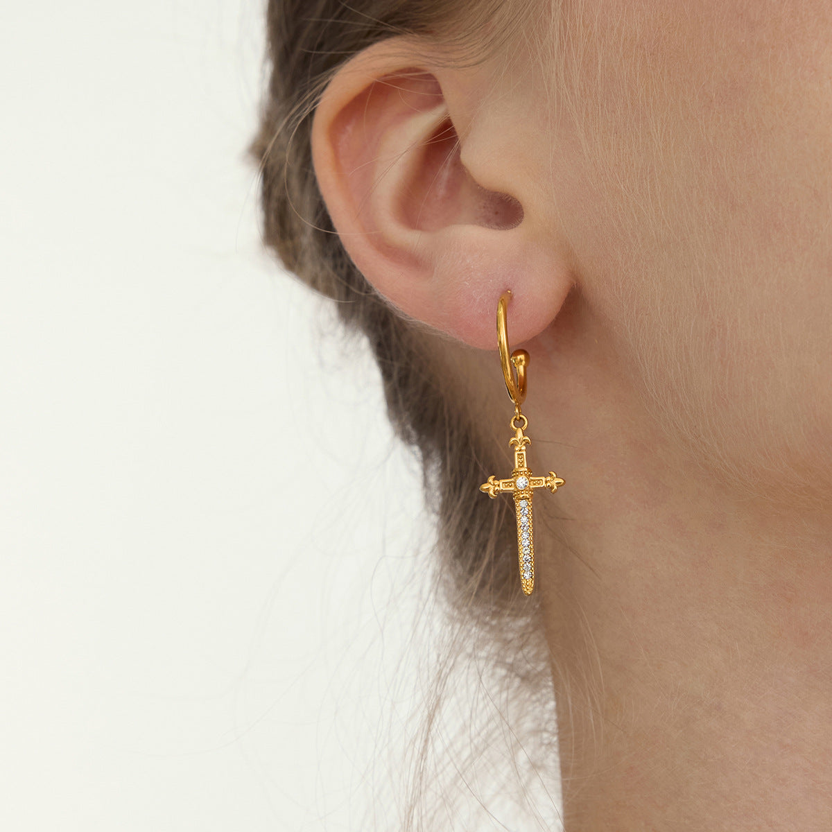Damen Ohrhänger mit Kreuzanhänger und funkelnden Zirkonia Shop Nory