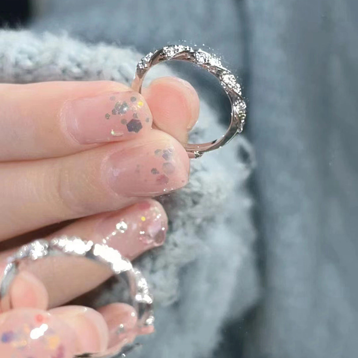 Damenring mit funkelnden Zirkonia-Details Shop Nory