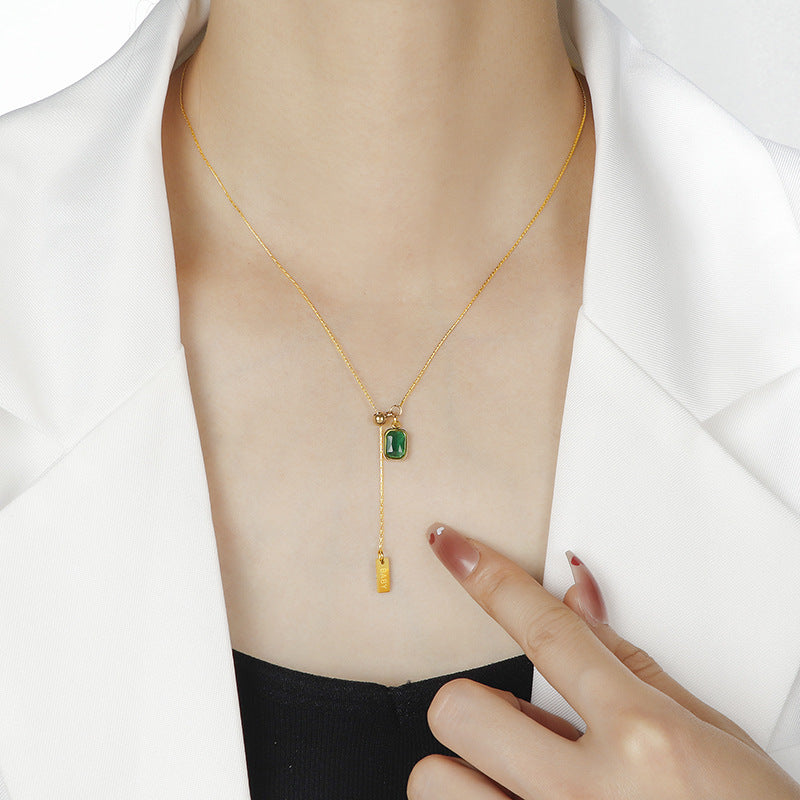 Damen elegante Halskette mit stilvollem Anhänger und funkelndem Kristall Shop Nory