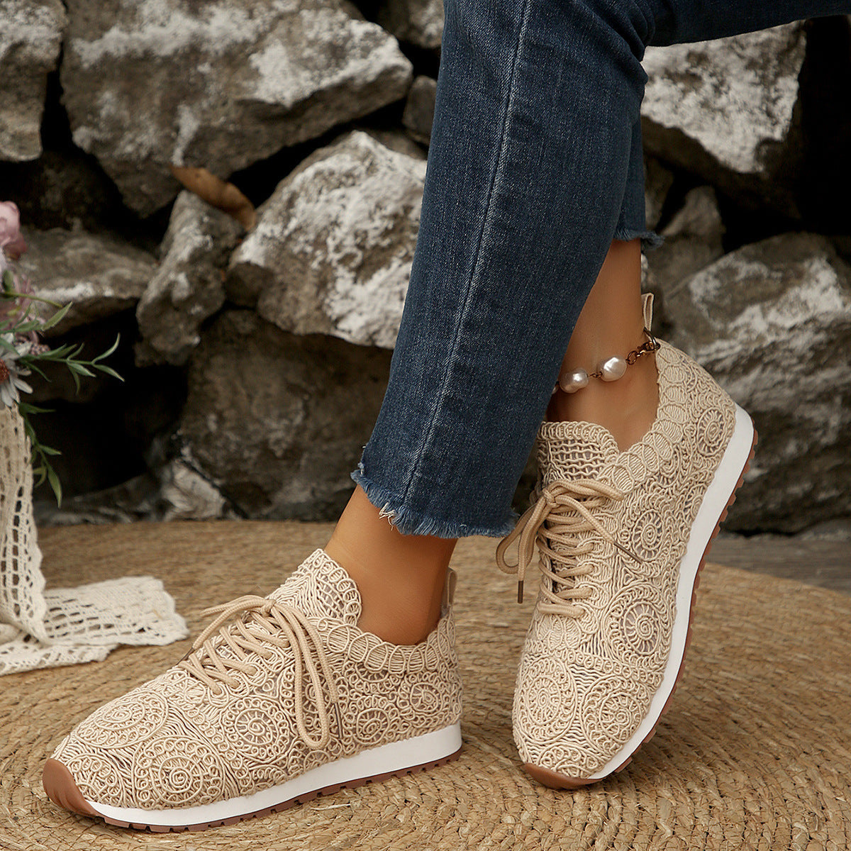 Damen Sneakers mit filigranem Häkeldesign und bequemem Fußbett