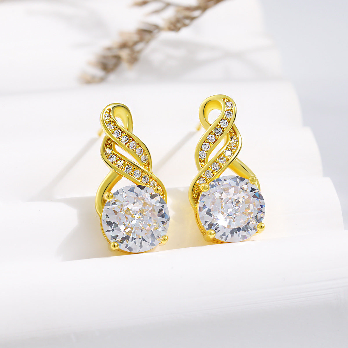 Damen elegante Ohrringe mit funkelndem Zirkon und geschwungenem Design Shop Nory