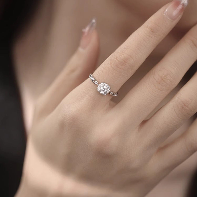 Damen Eleganter Verlobungsring mit funkelndem Zirkonia und filigraner Fassung Shop Nory
