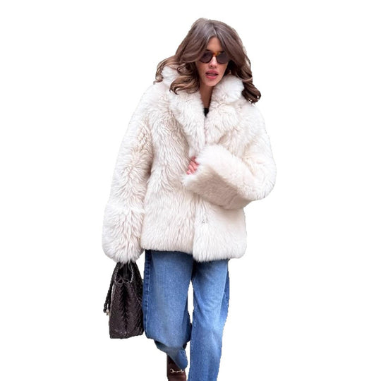Damen Kurzmantel aus voluminösem Faux‑Fur mit gerundetem Schalkragen und kastiger Silhouette Shop Nory