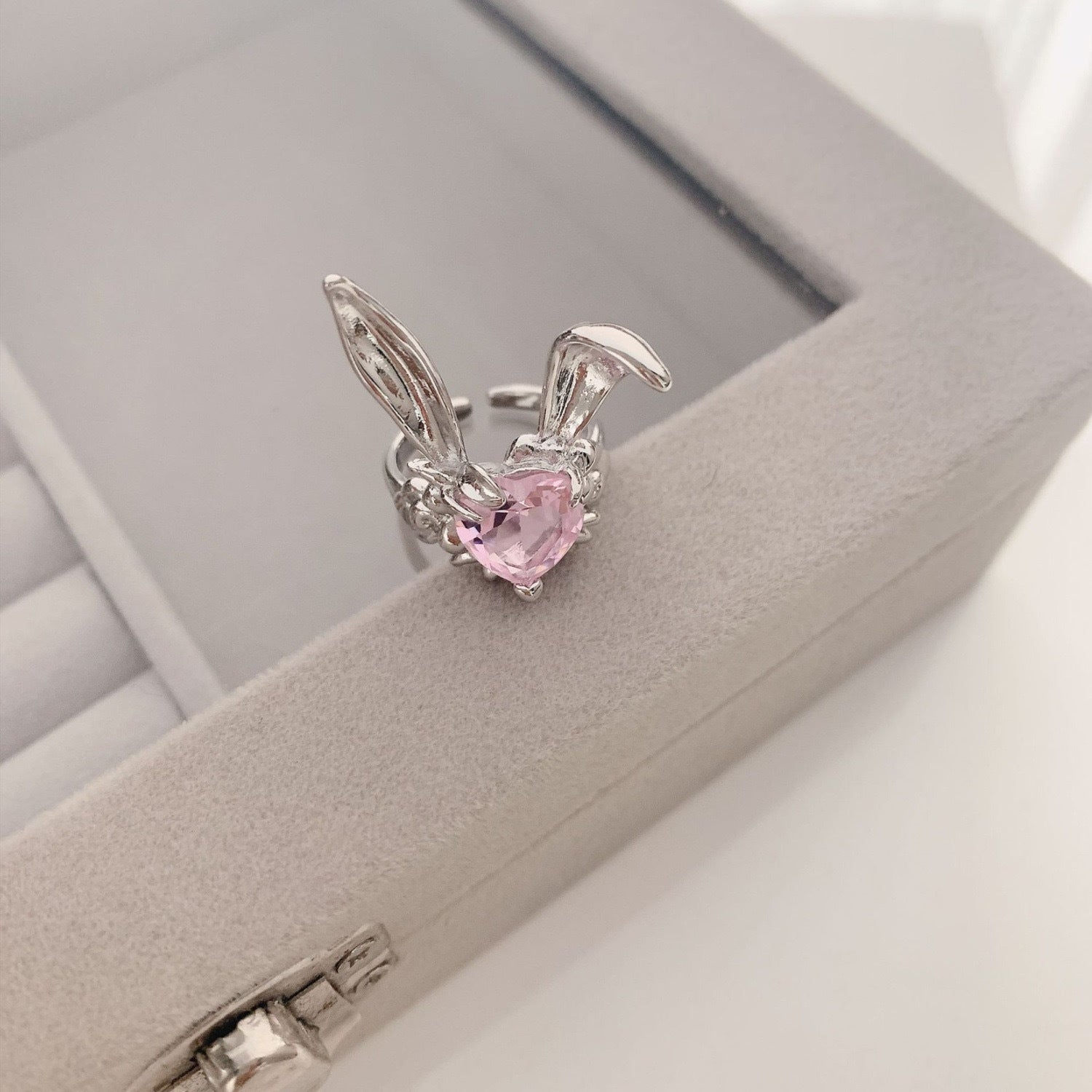 Damen Ring mit charmantem Herzdesign und kreativen Hasenohren Shop Nory