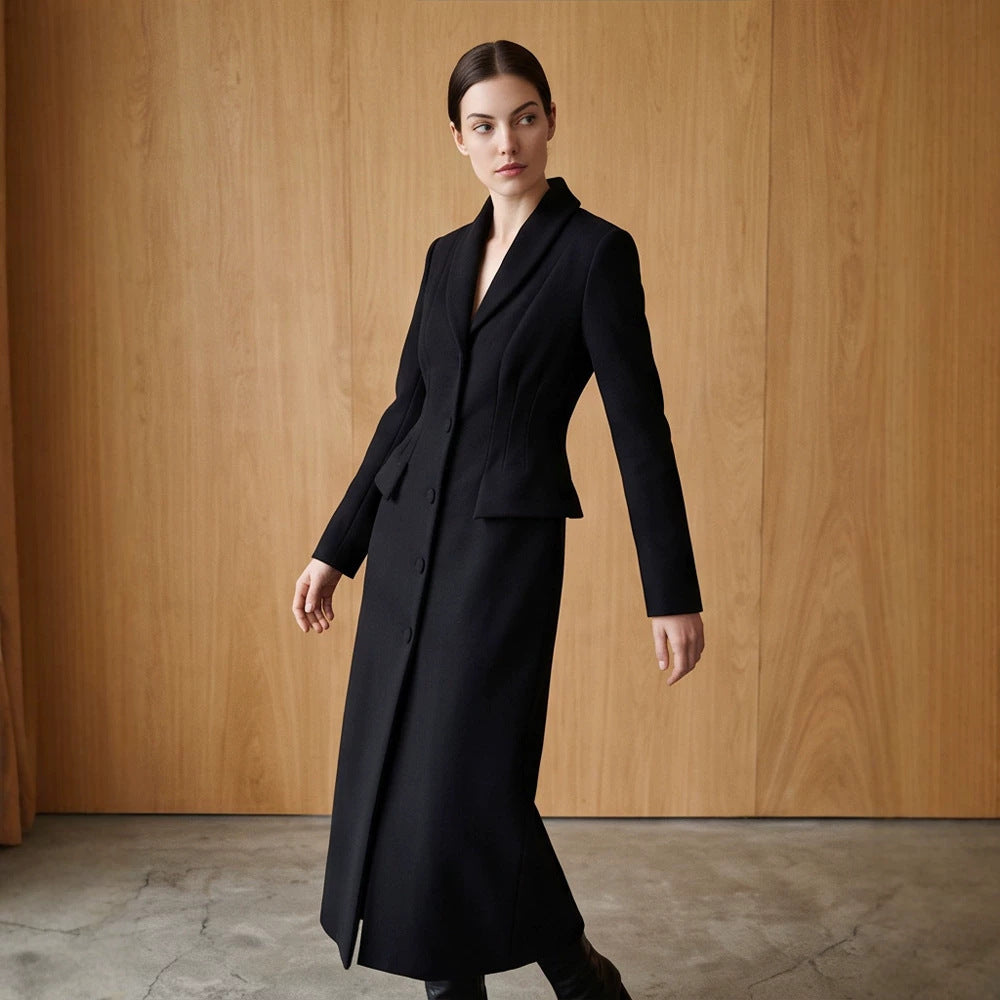 Damen Taillierter Longcoat mit Schalkragen und figurformenden Abnähern Shop Nory