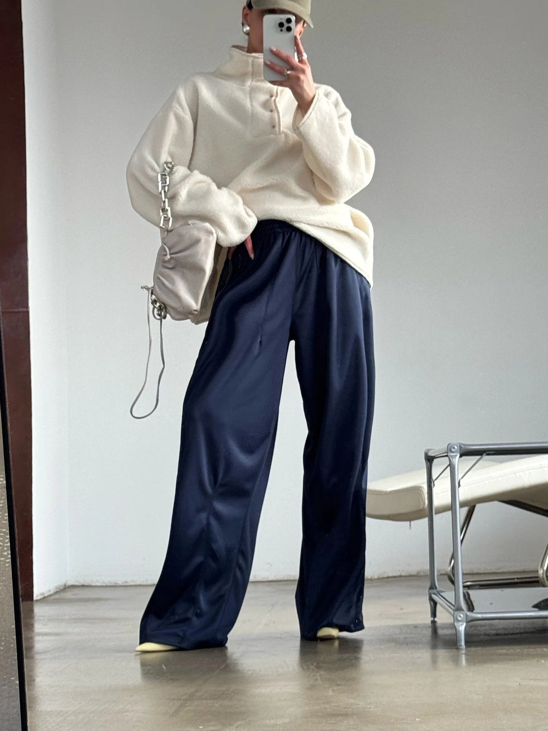 Damen weite Sporthose mit diagonalen Streifen