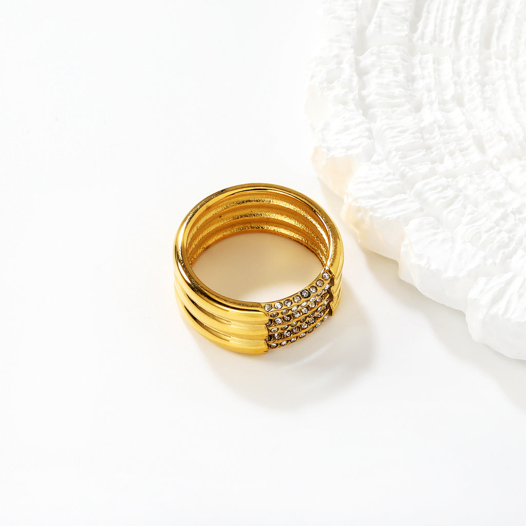 Damen Ring mit schimmernden Kristallen und elegantem Wellendesign Shop Nory