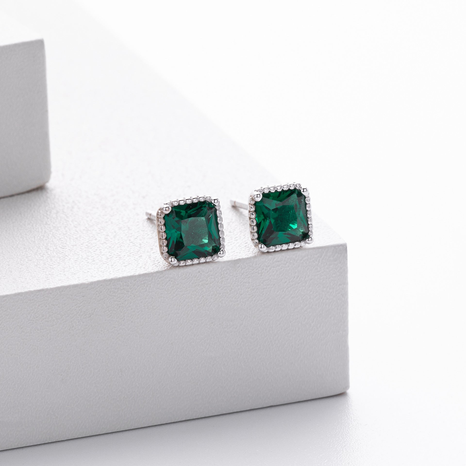 Damen Ohrstecker mit funkelndem 5A Zirkon in luxuriöser 925 Sterling Silberfassung Shop Nory