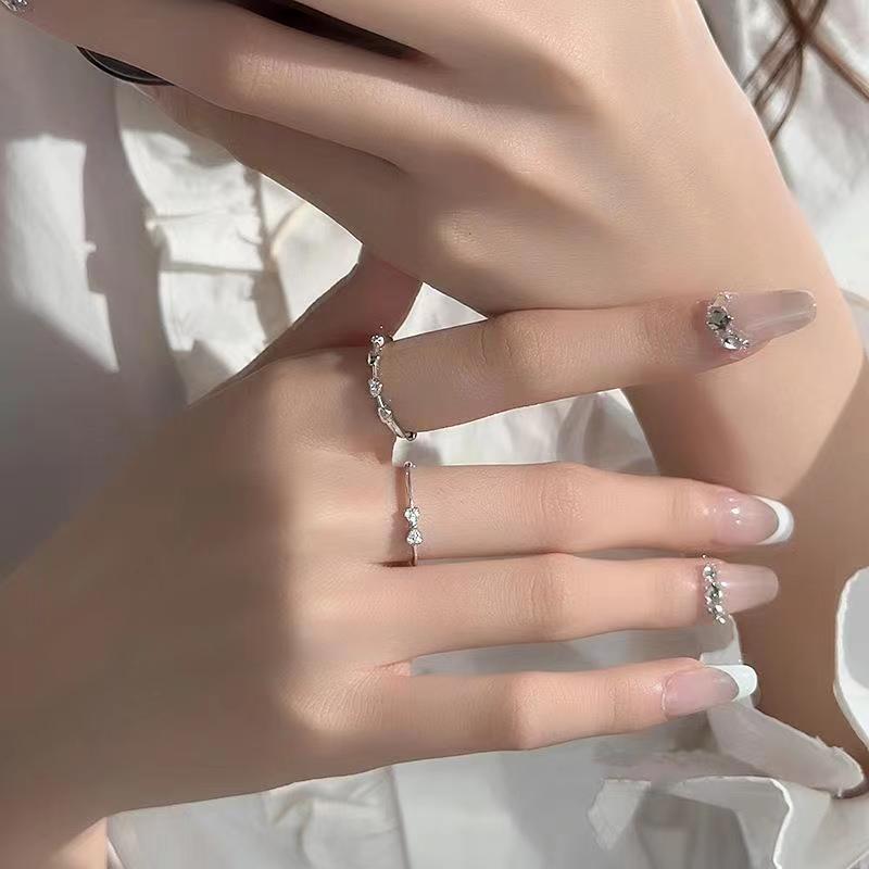 Damenring mit kunstvollem Doppel-Design und funkelnden Zirkonia Shop Nory