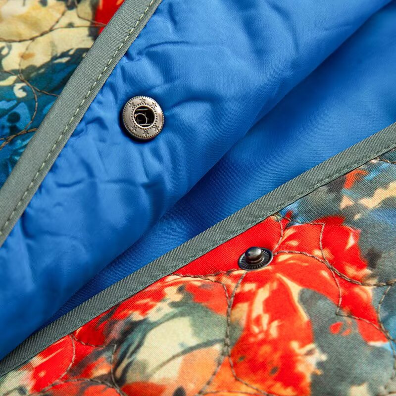 Damen gesteppte Blousonjacke mit abstraktem Blumenprint und Kontrastpaspel Shop Nory