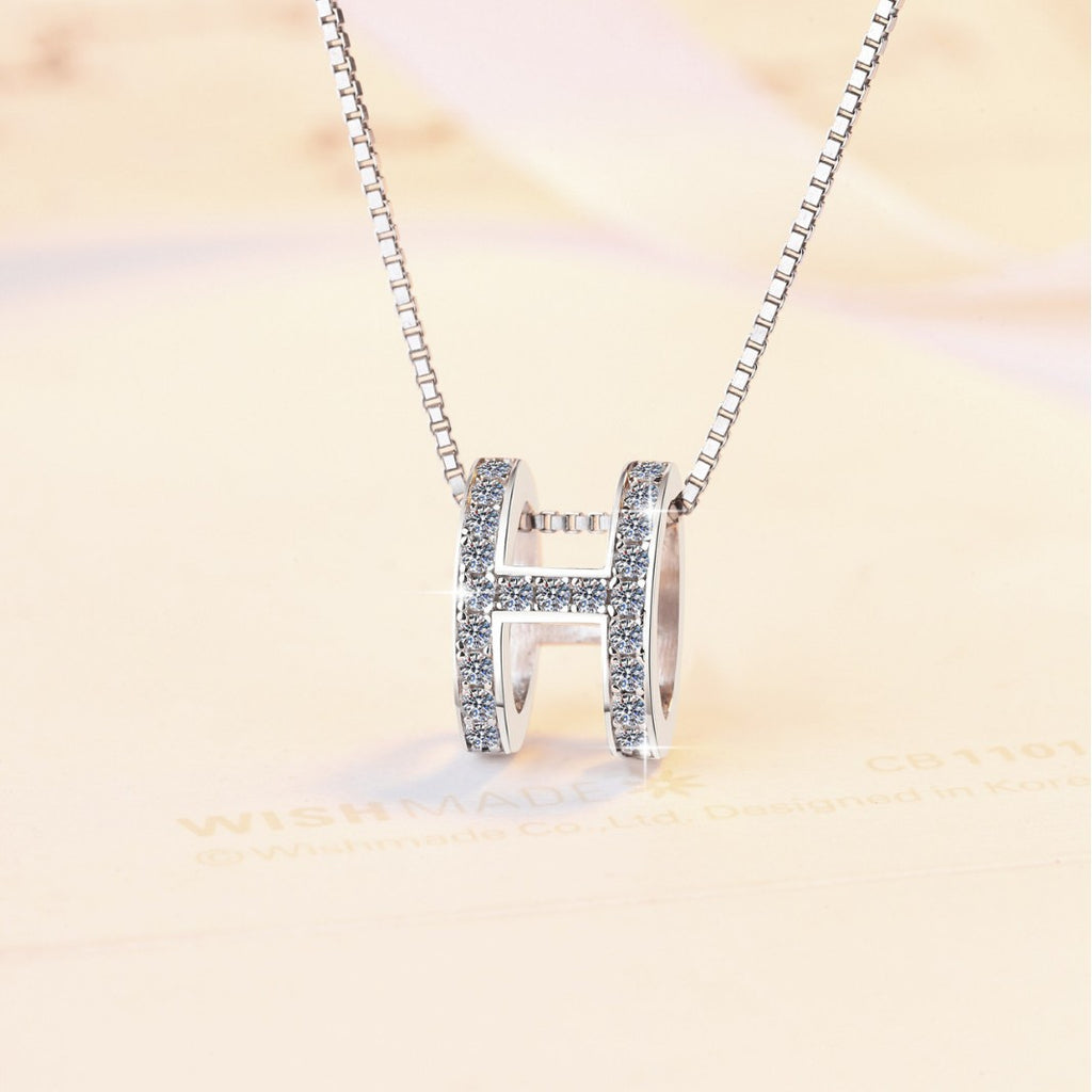 Damen Halskette mit funkelndem Buchstaben-Anhänger aus Zirkonia Shop Nory