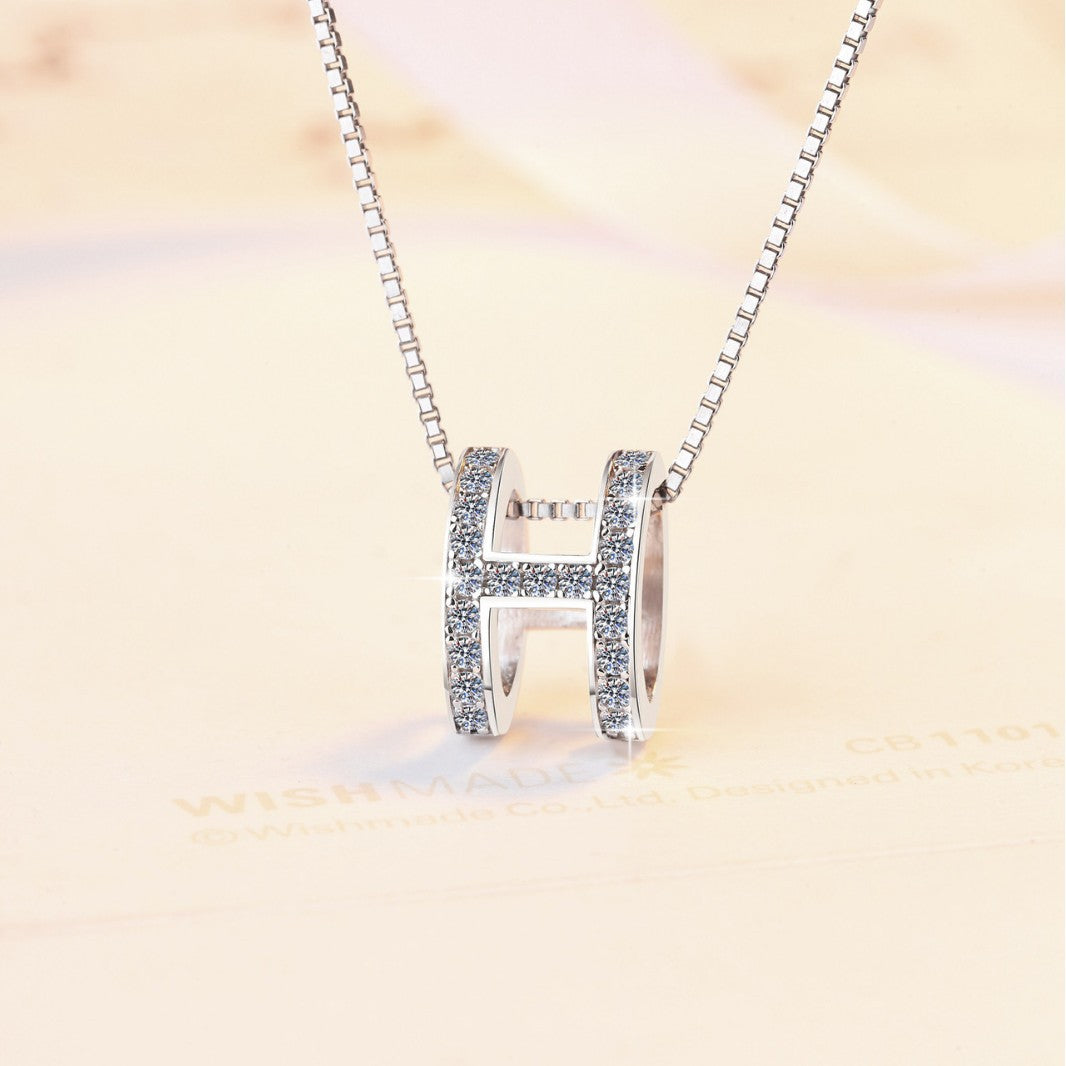 Damen Halskette mit funkelndem Buchstaben-Anhänger aus Zirkonia Shop Nory