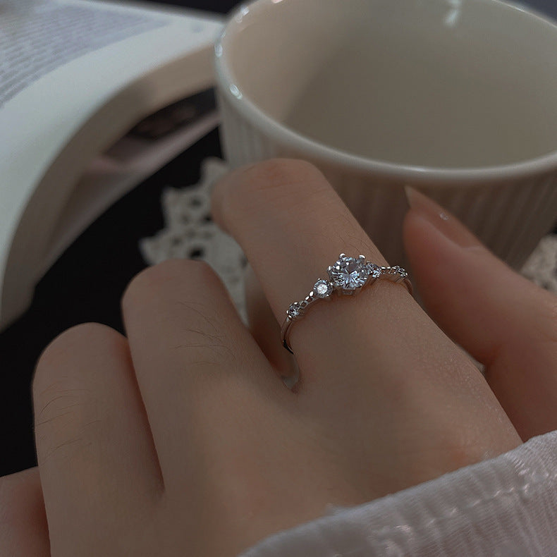 Damen luxuriöser Ring mit funkelndem Zirkonia Shop Nory